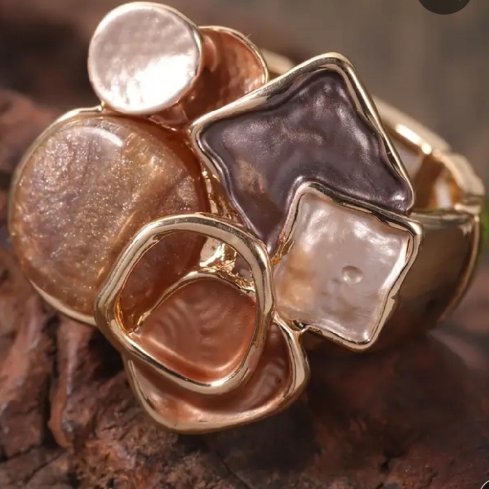 Ring - Picture 3 of 3